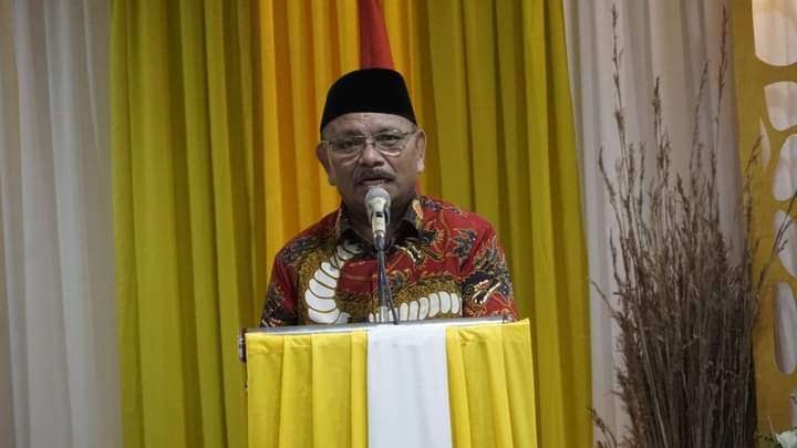 Wakil Bupati Maluku Tenggara (Malra) Petrus Beruatwarin menyampaikan sambutan dalam acara Pelatikan dan Rapat Kerja Pengurus Pemuda Katolik Komcab Malra Periode 2022-2025, di Kimson Center, Sabtu (17/9/2022). Foto: Bagian Protokoler dan Komunikasi Pimpinan Malra/Stef
