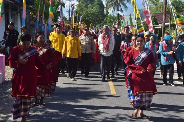 Bupati Maluku Tenggara M. Thaher Hanubun menghadiri pembukaan penilaian lomba Desa Pelaksana Terbaik 10 Program Pokok Pemberdayaan Kesejahteraan Keluarga (PKK) tingkat Provinsi Maluku tahun 2022, di Ohoi Wearlilir, Jumat (14/10/2022). Foto: Bagian Protokoler dan Komunikasi Pimpinan Malra/Icat