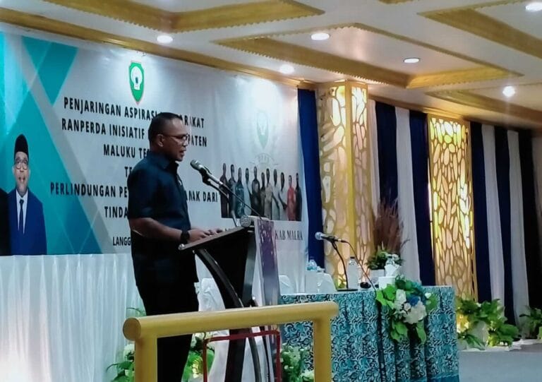 Ketua DPRD Kabupaten Maluku Tenggara (Malra) Minduchri Kudubun menyampaikan sambutan pada acara penjaringan aspirasi masyarakat, yang digelar di Hotel Aurelia Kimson, Sabtu (10/9/2022). Foto: Labes Remetwa