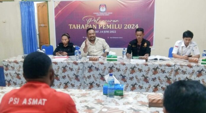 Komisi Pemilihan Umum (KPU) Kabupaten Asmat menggelar rapat koordinasi (Rakor) verifikasi faktual keanggotaan partai calon peserta pemilu tahun 2024, di Aula KPU, Rabu (19/10/2022). Foto: Labes Remetwa