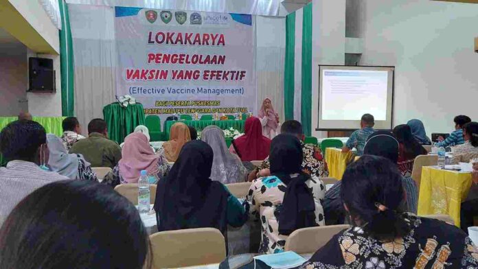 Suasana lokakarya pengelolaan vaksin yang efektif untuk Kota Tual dan Kabupaten Maluku Tenggara. Kegiatan dipusatkan di Hotel Suita Langgur, 19-21 Oktober 2022.