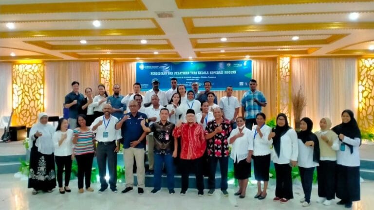 Pembukaan Pendidikan dan Pelatihan (Diklat) Tata Kelola Koperasi Modern yang diselenggarakan Kementerian Koperasi dan UKM RI, di Ballroom Aurelia Hotel Kimson, Sabtu (26/11/2022). Foto: Labes Remetwa