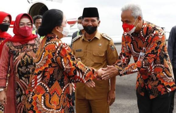 Ketua DPR RI, Puan Maharani dan Gubernur Jawa Tengah, Ganjar Pranowo di Kota Solo. (Pemkot Solo)