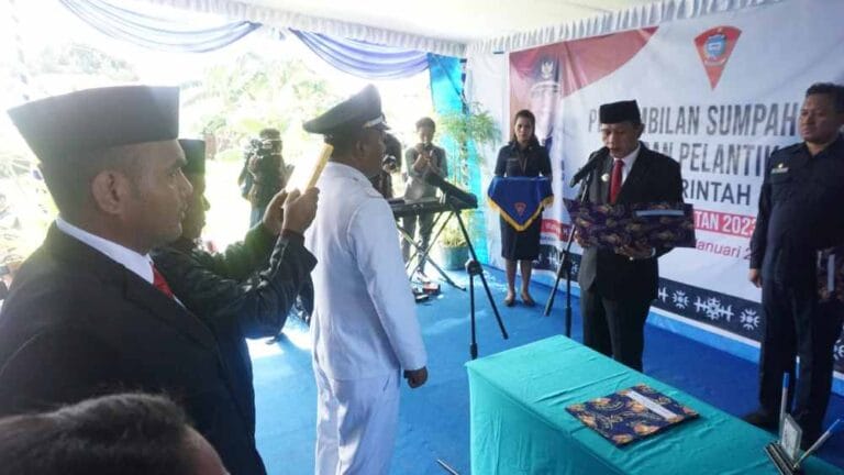 Lantik Raja Laha, Pj Wali Kota Ambon Sampaikan 6 Pesan