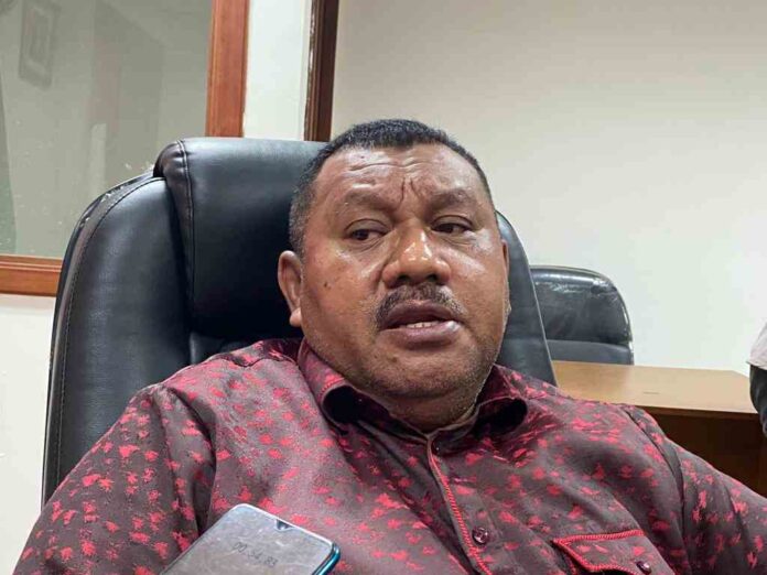 Wakil Ketua Komisi I DPRD Maluku Jantje Wenno