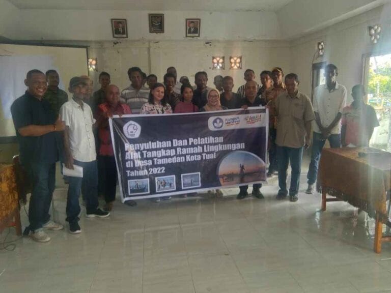 Politeknik Perikanan Negeri Tual (Polikant) melakukan penyuluhan dan pelatihan alat tangkap ramah lingkungan bagi kelompok nelayan dan warga di Ohoi Tamedan, Kecamatan Pulau Dullah Utara, Kota Tual, Selasa (3/1/2023). Foto: Dokpri