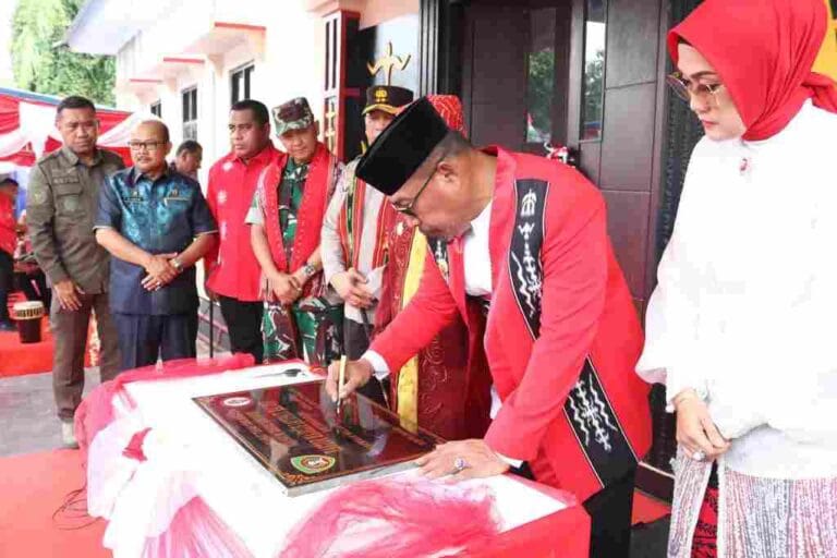 Resmikan Kantor Majelis Latupati, Gubernur Ingatkan Maraknya Ujaran Kebencian dan Fitnah