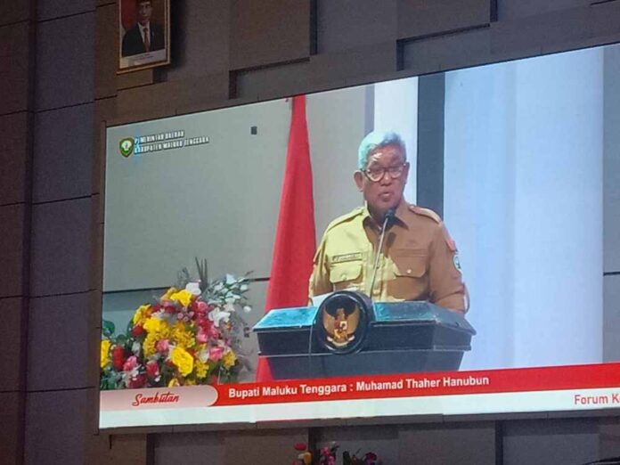 Bupati Maluku Tenggara, Muhammad Thaher Hanubun saat memberikan sambutan dalam kegiatan Forum Konsultasi Publik RKPD 2024-2026. Foto: Ketty Remetwa