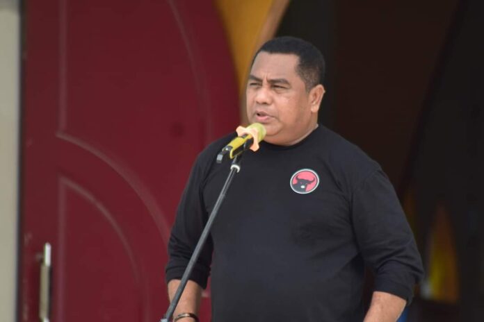 Ketua DPRD Maluku Benhur Watubun
