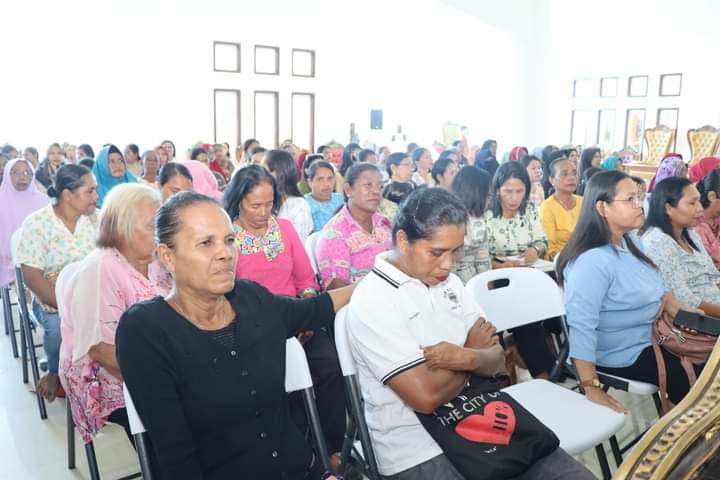 penyerahan bantuan bagi imam sekota tual suaradamai 1 Suaradamai.com