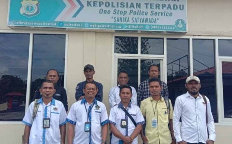 Persatuan Wartawan Indonesia (PWI) Kota Tual melaporkan oknum karyawan PT. Samudera Indo Sejahtera (SIS) ke Polres setempat, Senin (12/6/2023). Foto: Dokpri