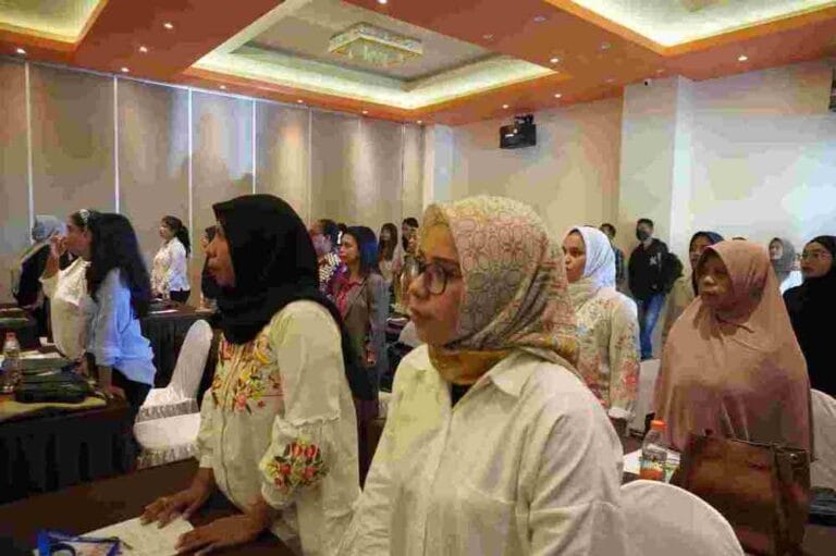 Peserta pelatihan pengolahan abon dan bakso ikan, di Ballroom Hotel Villia Langgur, Rabu (5/7/2023). Sumber foto: Facebook Diskominfo Maluku Tenggara/Olof Labetubun