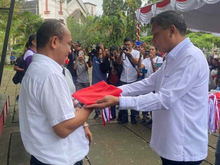 Pemkot Ambon dan AMGPM Canangkan Pembagian Bendera Merah Putih