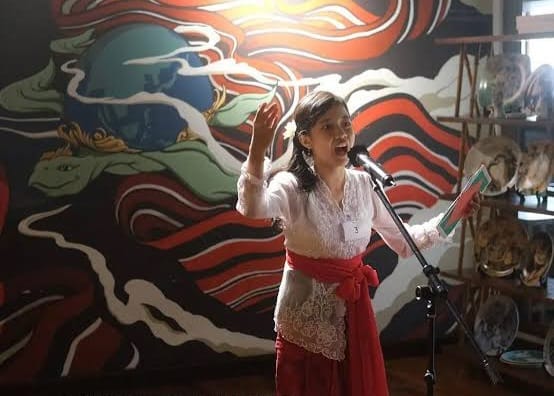 Ilustrasi baca puisi. Sumber foto: DNA Denpasar Kota