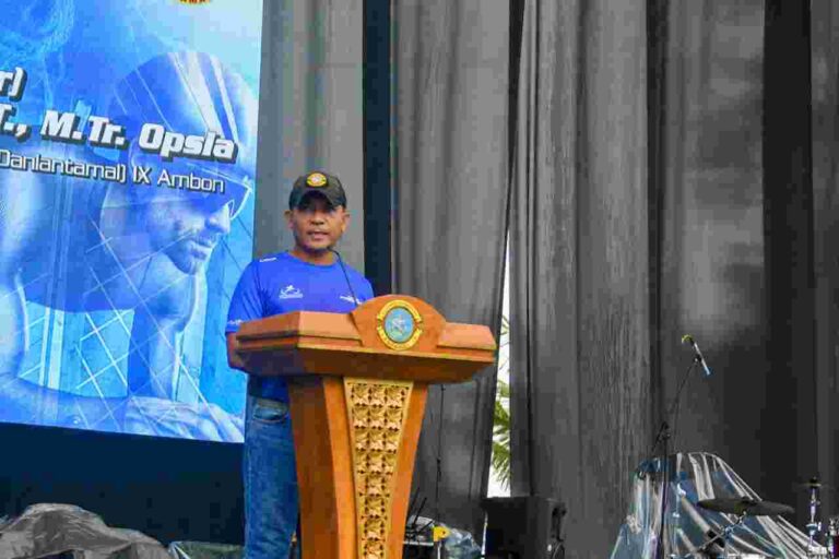 Danlantamal IX Ambon Brigjen TNI (Mar) Said Latuconsina membuka Festival “Beta Indonesia Beta Maluku”. Kegiatan pembukaan dilaksanakan di lingkungan kompleks Mako Lantamal IX, Sabtu (18/5/2024). Foto: Chintia Samangun