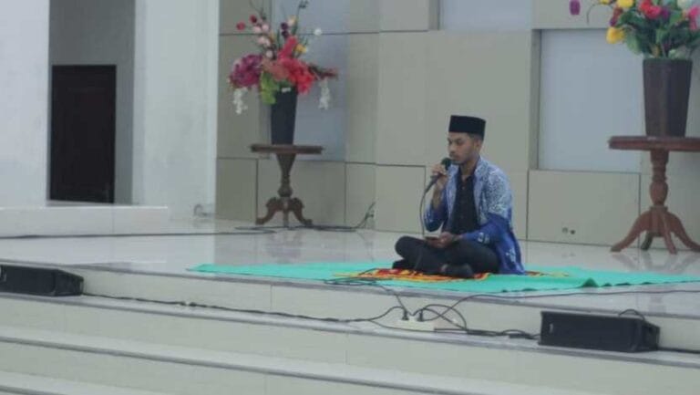 Peraih juara pertama lomba Tilawah Al-Quran kategori remaja tingkat Kabupaten Maluku Tenggara (Malra), Muhammad Guntur Borut, Sabtu (15/6/2024). Foto: Labes Remetwa