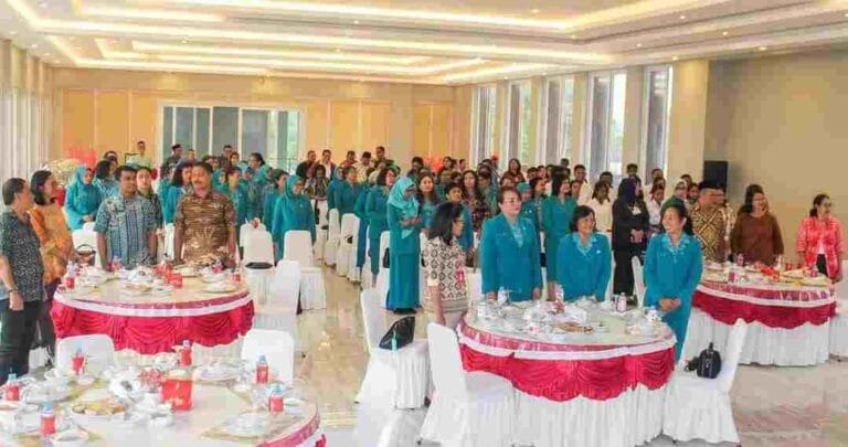 Tim Penggerak (TP) PKK Kota Ambon menggelar Seminar Parenting dalam rangka memperingati Hari Kesatuan Gerak (HKG) PKK ke-52 tahun 2024, di Hotel Manise, Selasa (2/4/2024).