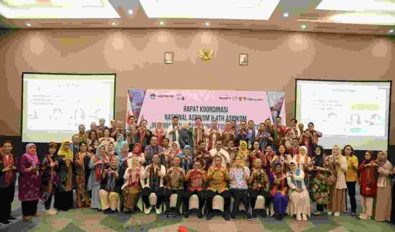 Wakili PJ Walikota Staf Ahli Bid Ekonomi Pembangunan dan Kesra Opening Speec pada Rakornas dan Konferensi Internasional Aspikom