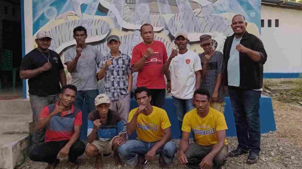 Tim Inovokasi Politeknik Perikanan Negeri Tual (Polikant) bersama kelompok Salterai di Tual.