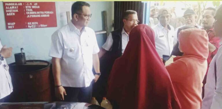 Pj Wali Kota Tual Sidak Terkait Kelangkaan Minyak Tanah di Pangkalan