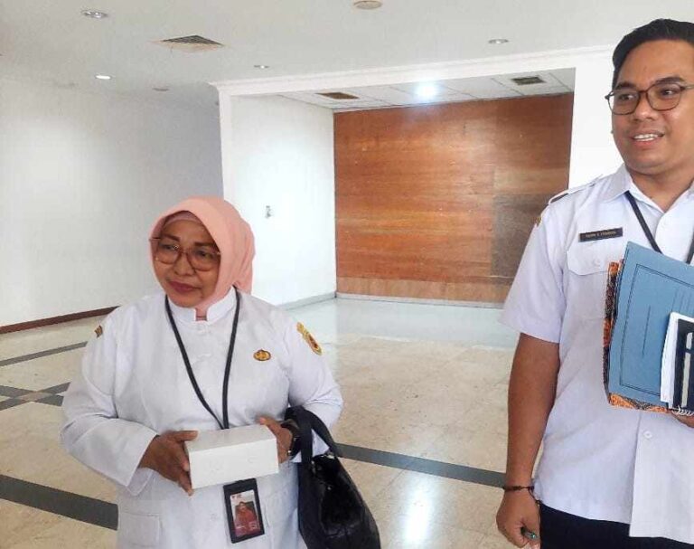 Dinas Pendidikan Dasar dan Menengah (Disdikdasmen) bersama Komisi IV DPRD Maluku menggelar rapat pembahasan Rancangan Peraturan Daerah (Ranperda) tentang Kurikulum Bahasa Daerah pada Selasa (6/11/2024
