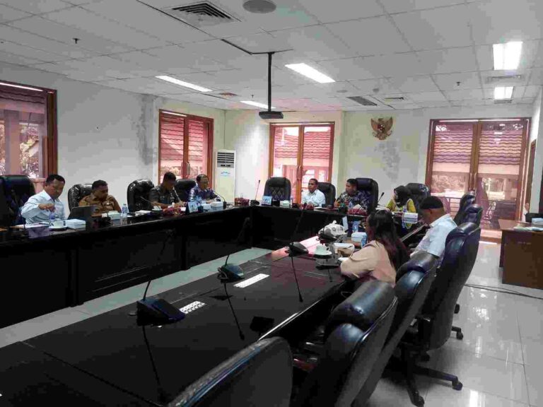 Rapat Komisi I DPRD Maluku yang membahas persiapan Pilkada Serentak di Maluku di ruang Komisi I DPRD Maluku pada Selasa (5/11/2024)