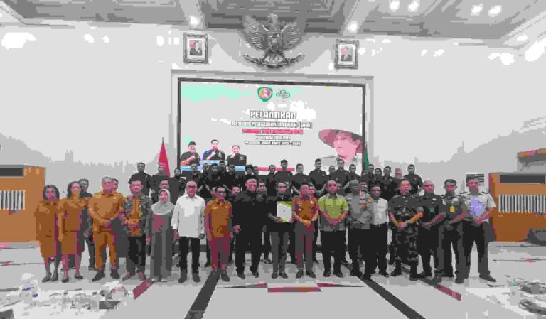 Penngurus DPD PTI Maluku foto bersama dengan Pimpinan Pemprov Maluku. sumber foto: Diiskominfo Maluku