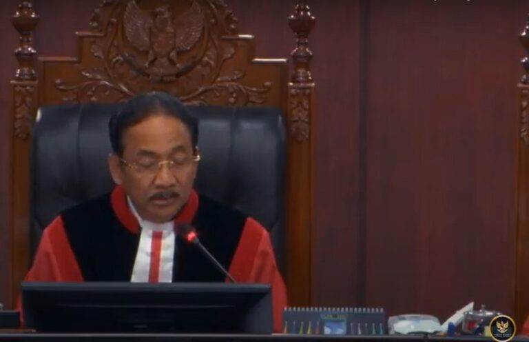Tangkapan Layar Kanal Youtube MK. saat Pembacaan Putusan Dismissal oleh Ketua MK Suhartoyo - Gugatan ditolak, Paslon “Aru Maju” Siap Lantik