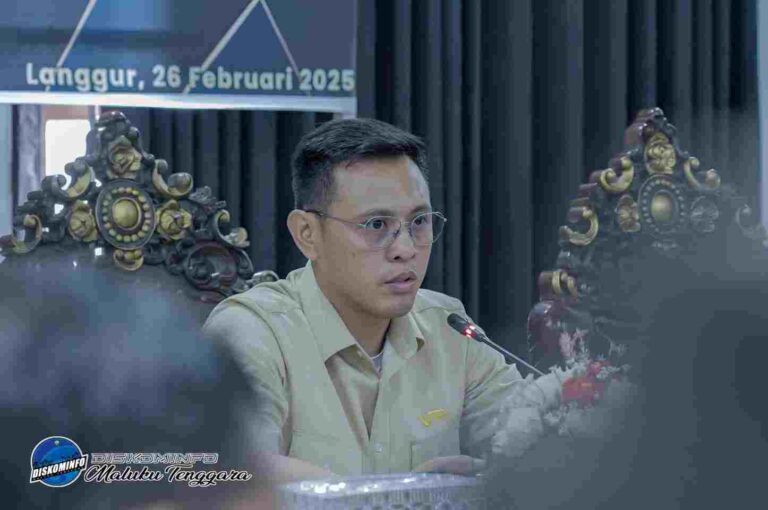 Wakil Bupati Maluku Tenggara (Malra) Charlos Viali Rahantoknam, dalam rapat bersama Tim Pengendali Inflasi Daerah (TPID) di ruang rapat kantor Bupati Malra, Rabu (26/2/2025).
