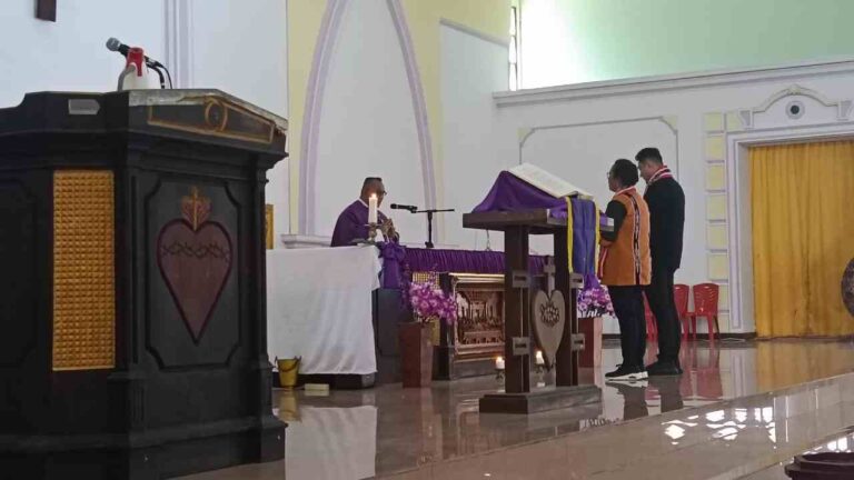 Bupati dan Wakil Bupati Kepulauan Tanimbar Ikuti Misa Syukur di Saumlaki