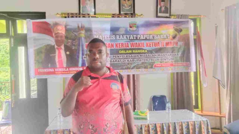 Ketua Forum Anak-Anak Asli 7 Suku Peduli Otsus Kabupaten Teluk Bintuni Agustinus Orosomna, SH. Foto: Dokpri