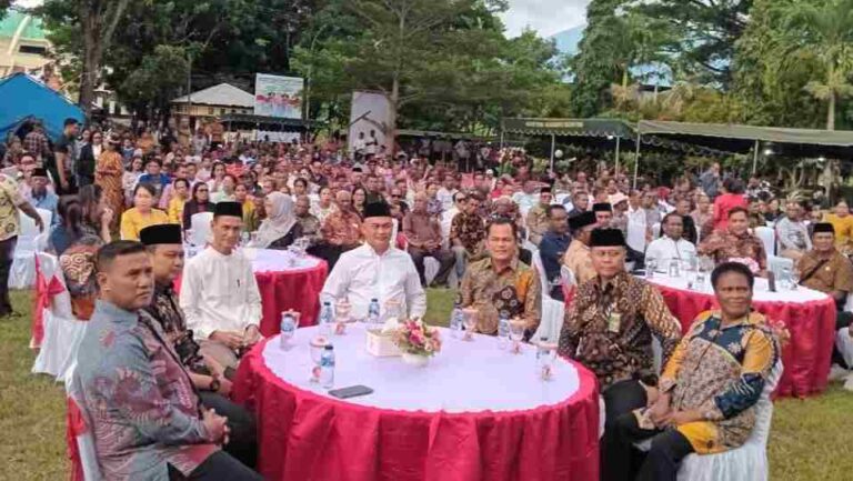 Suasana Pesta Rakyat - Syukuran Pelantikan Bupati dan Wakil Bupati Kepulauan Aru, Maluku, di pelataran Kantor Bupati setempat, Sabtu (8/3/2025). Foto: Ketty Remetwa