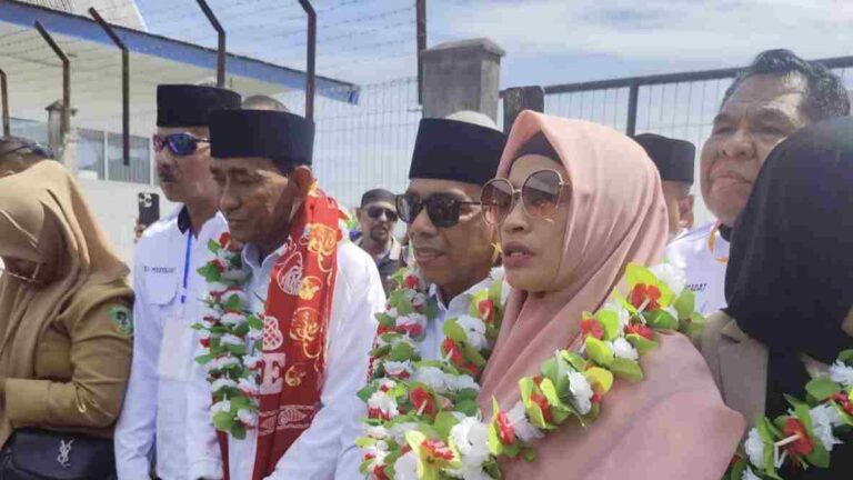 Renuat-Rumra Tiba di Bandara Karel Sadsuitubun Langgur