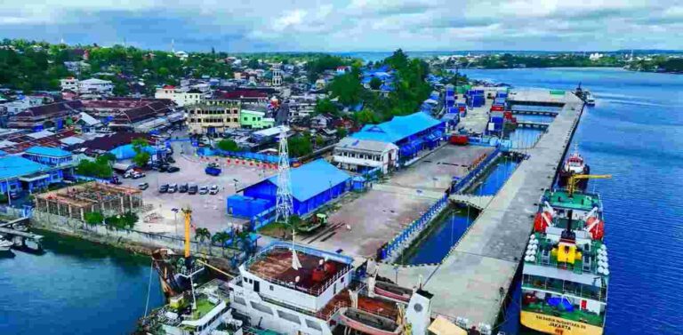 Pelabuhan Kota Tual. Foto: Facebook Djplupptual