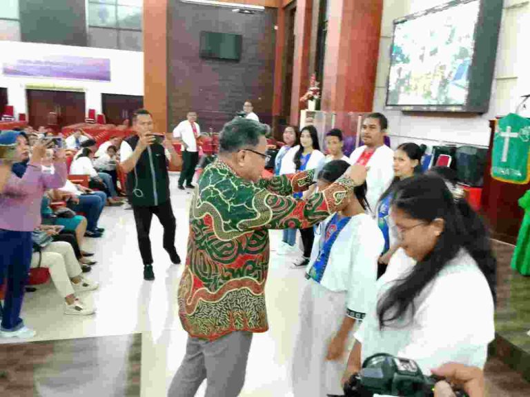 Pj. Wali Kota Ambon Lepas Kontingen Pesparawi XI, Harap Raih Prestasi dan Jaga Persaudaraan
