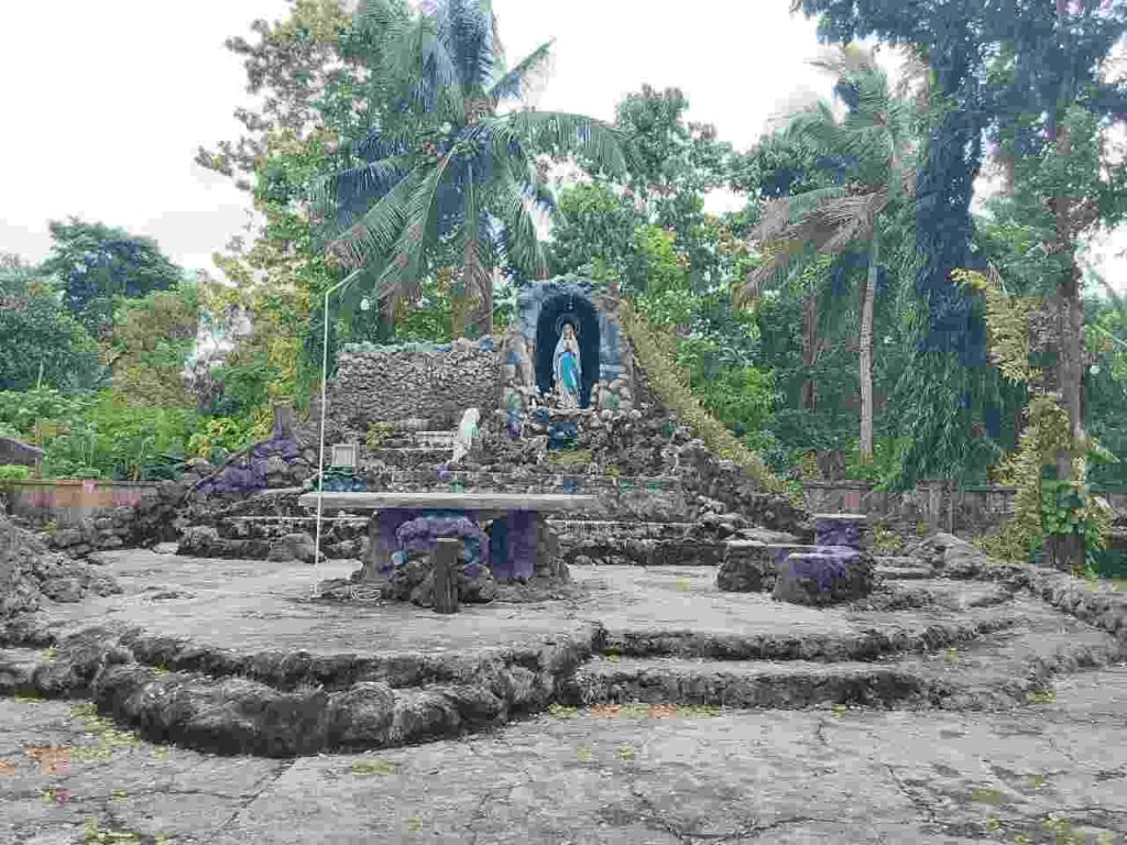 Goa Maria Imakulata Kolser tumbuh dari perjalanan komunitas Katolik Kolser yang jejak pembaptisannya telah tercatat sejak akhir abad ke-19.